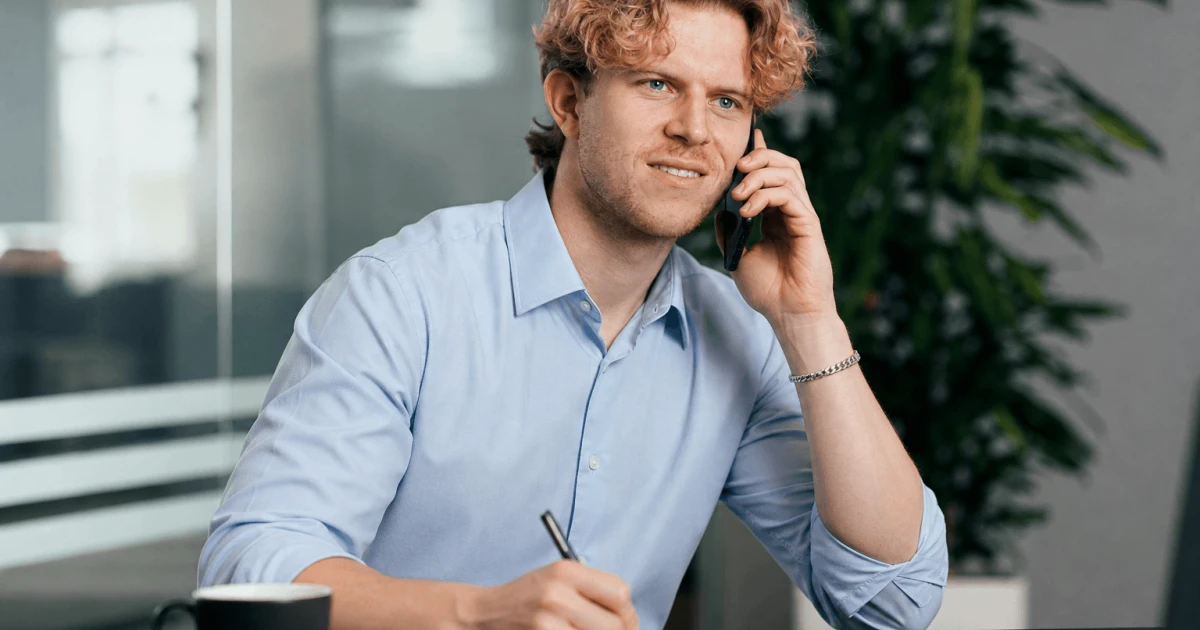 Telefonsamtaler og DISC: sådan tilpasser du din stemme og dit tempo